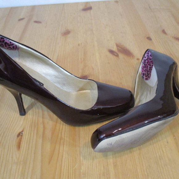Steve Madden Bronze Pumps - Picture 3 of 3